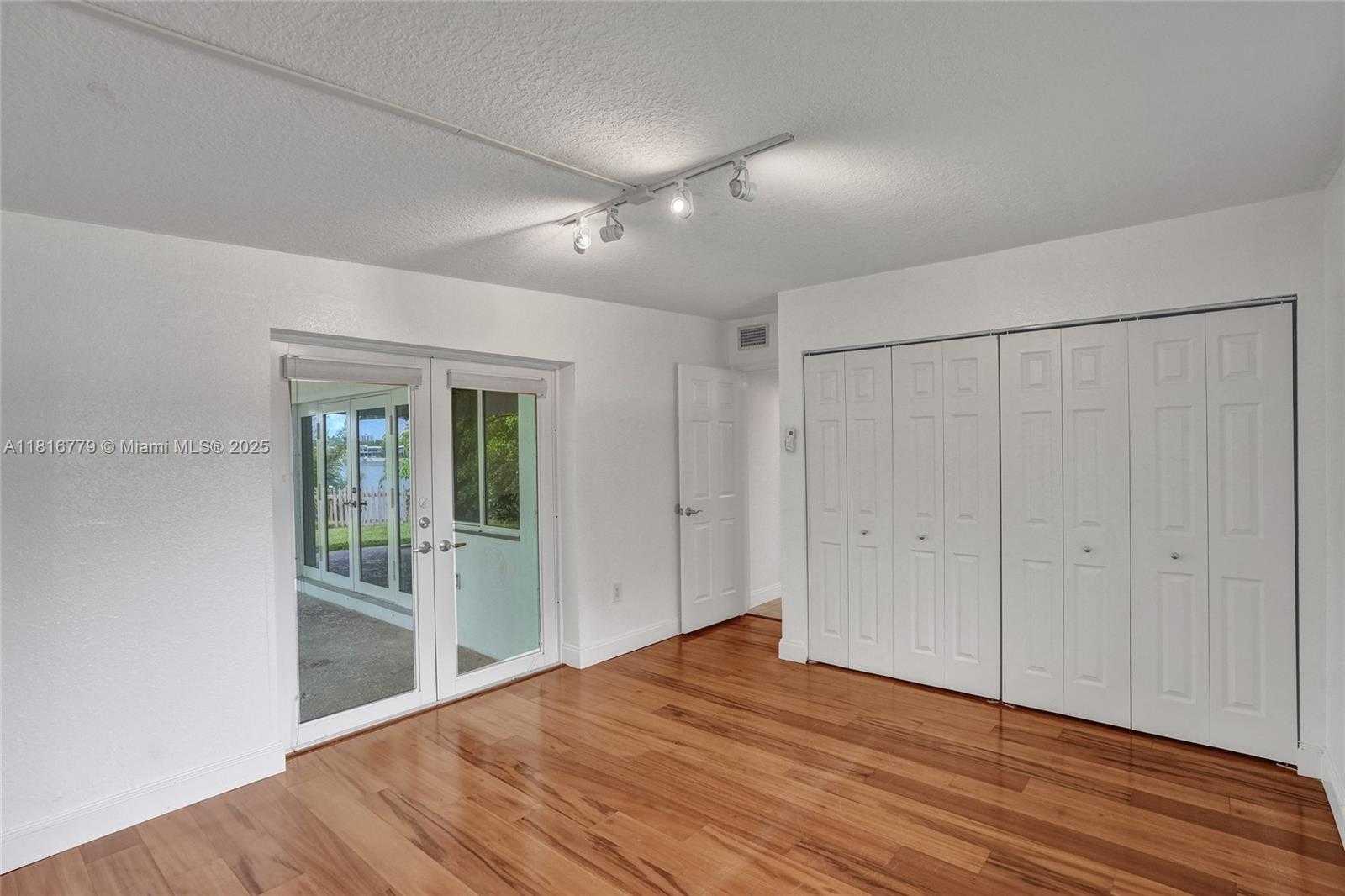 Small Image of 2050 NORTH EAST 196TH TER, North Miami Beach Number 29