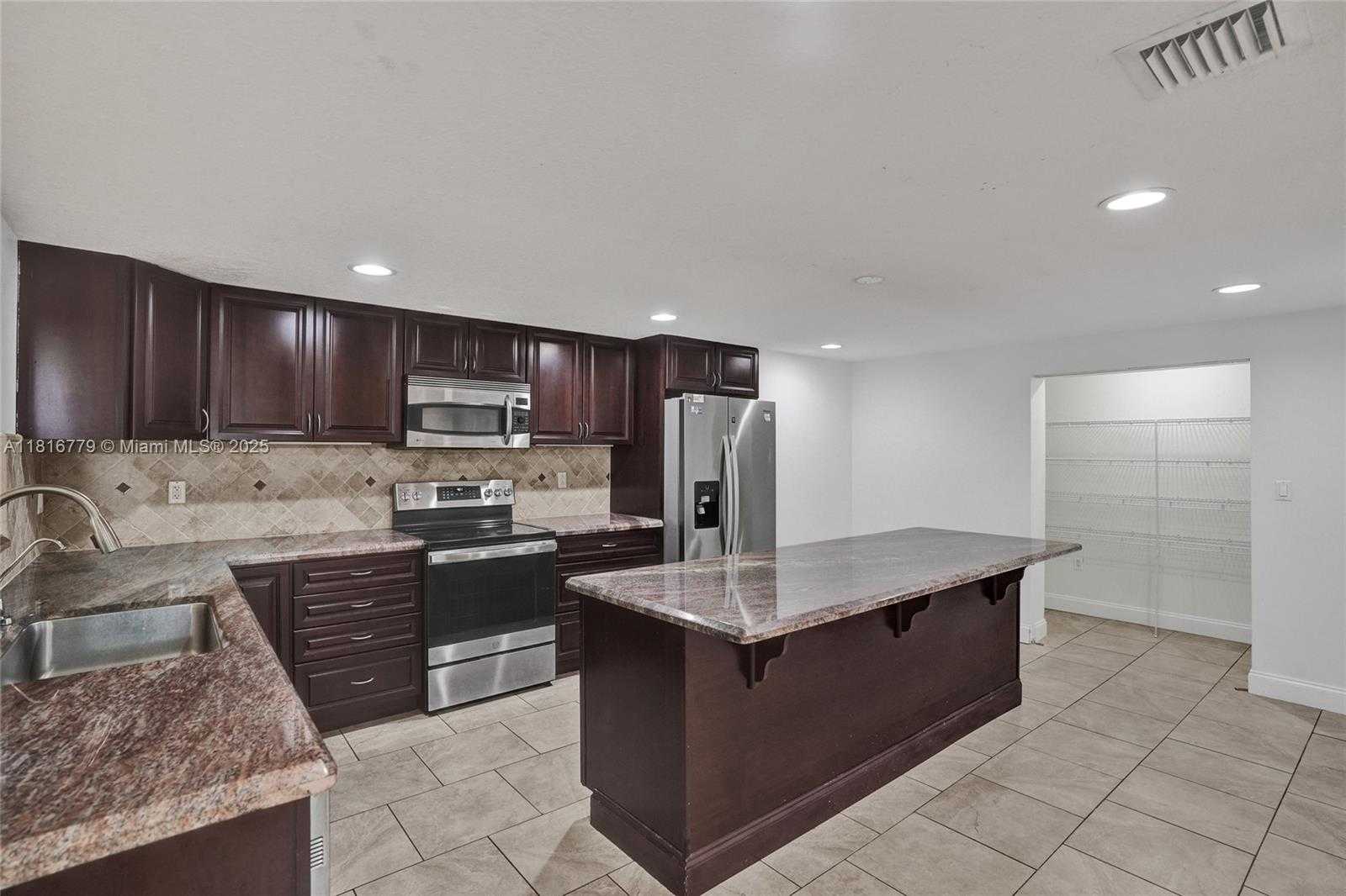 Small Image of 2050 NORTH EAST 196TH TER, North Miami Beach Number 34