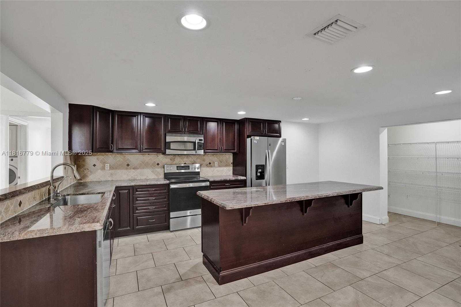 Small Image of 2050 NORTH EAST 196TH TER, North Miami Beach Number 37