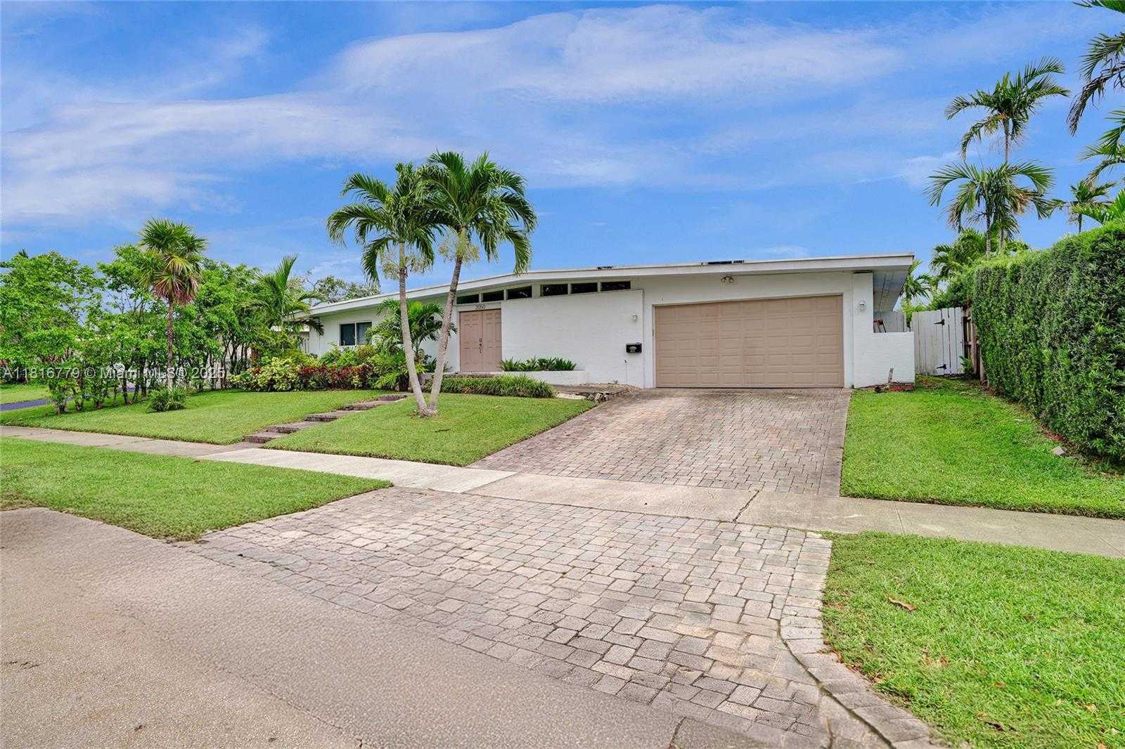 Small Image of 2050 NORTH EAST 196TH TER, North Miami Beach Number 5