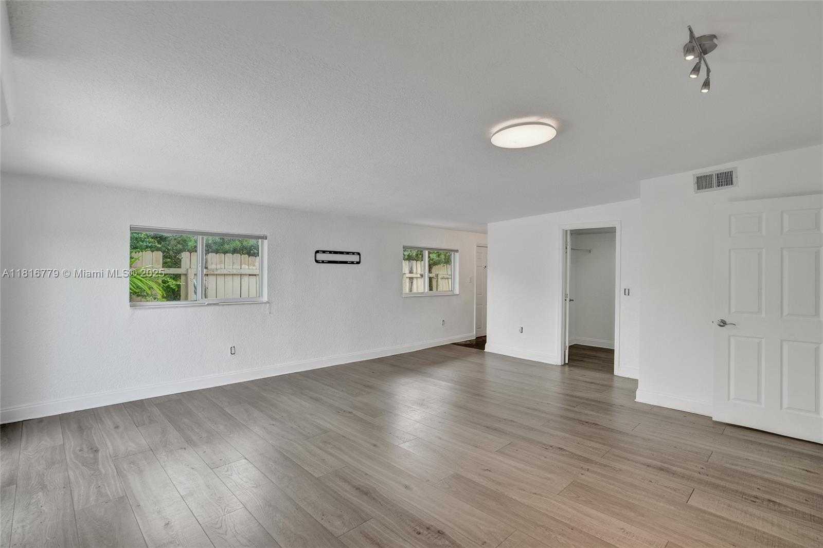 Small Image of 2050 NORTH EAST 196TH TER, North Miami Beach Number 51