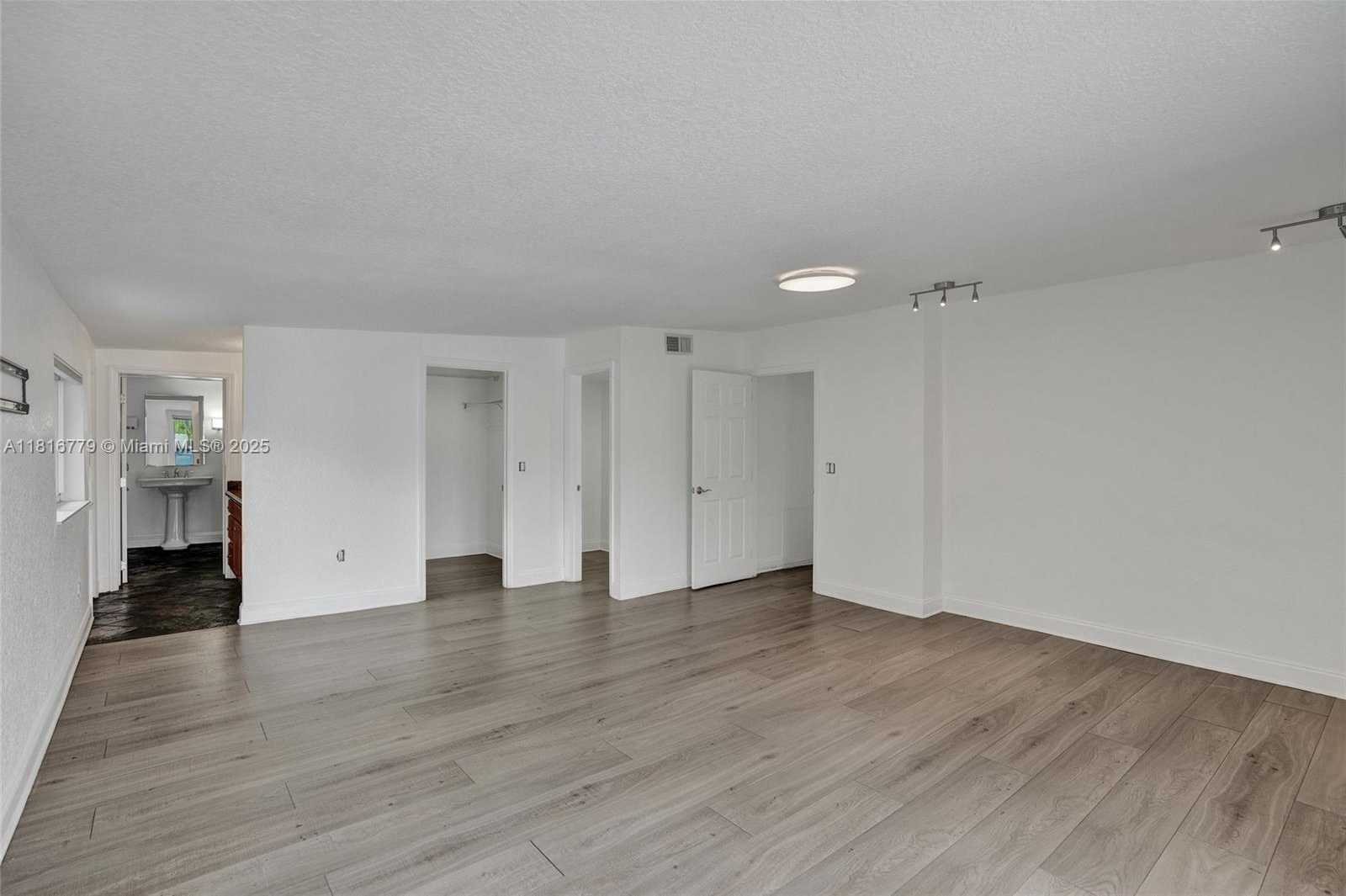 Small Image of 2050 NORTH EAST 196TH TER, North Miami Beach Number 52