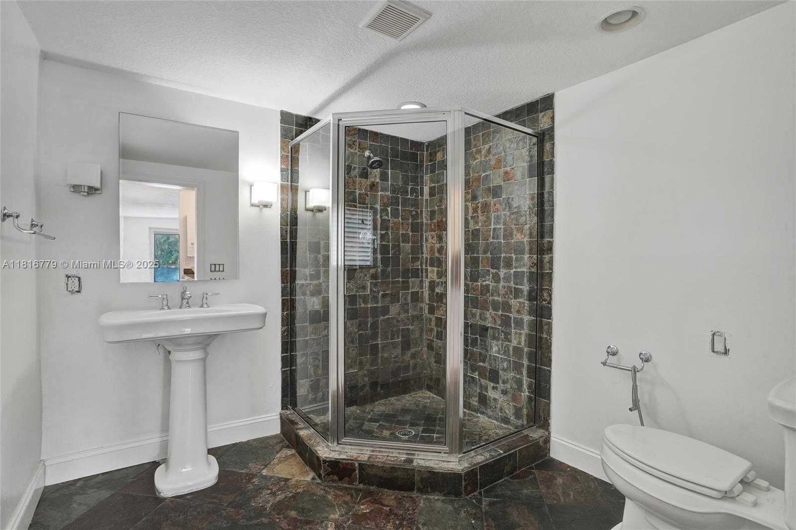 Small Image of 2050 NORTH EAST 196TH TER, North Miami Beach Number 55