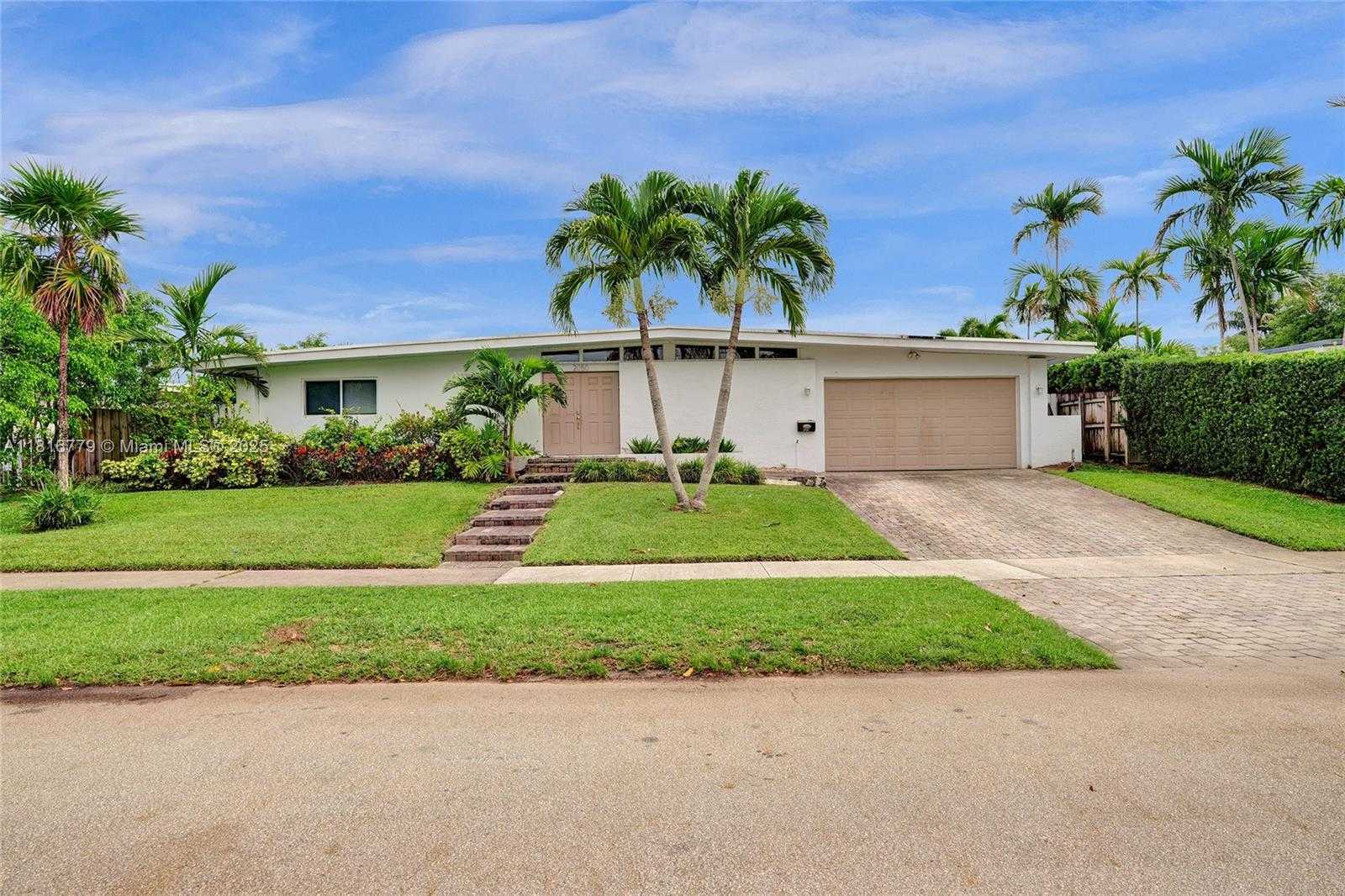 Small Image of 2050 NORTH EAST 196TH TER, North Miami Beach Number 6