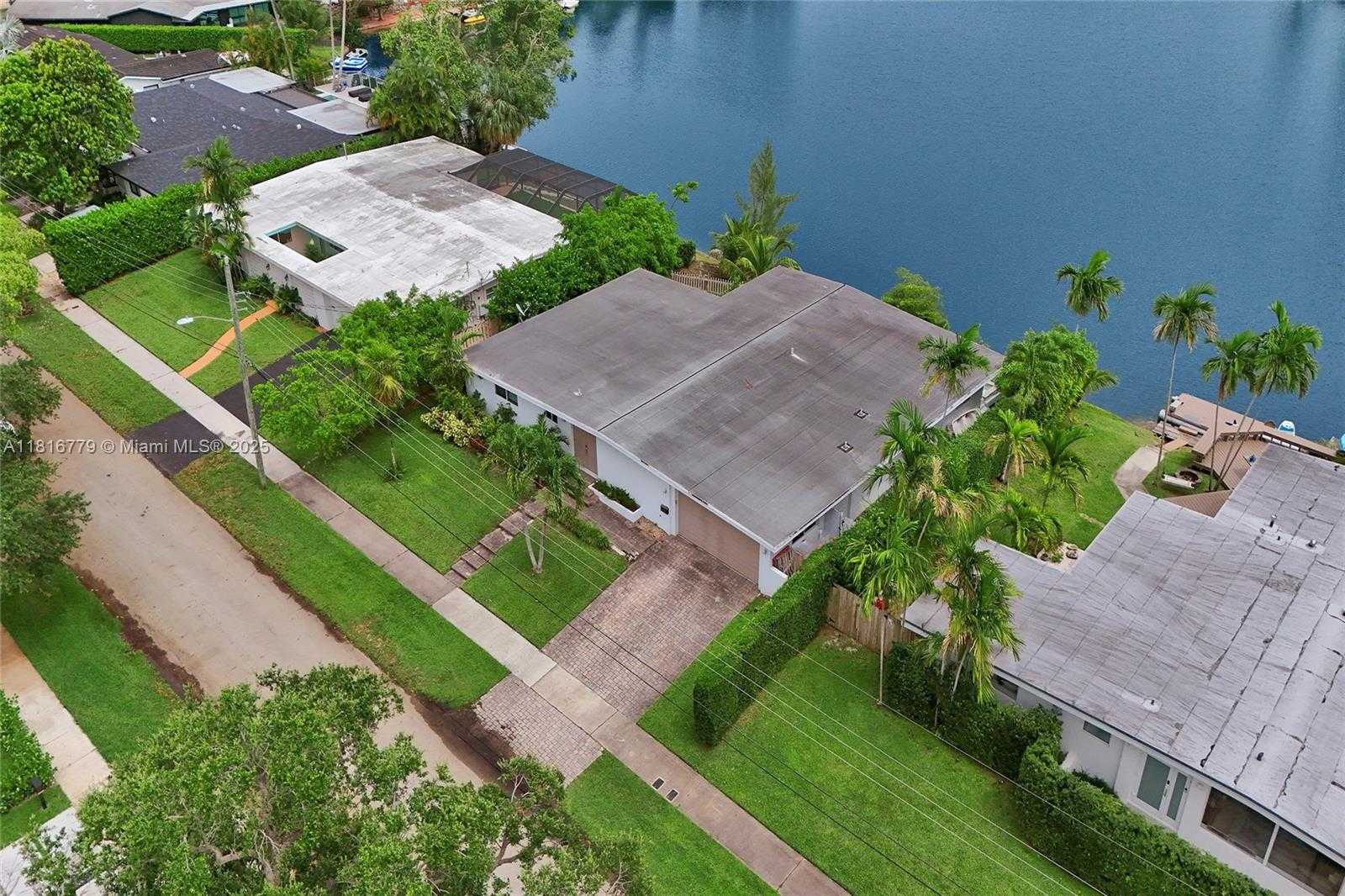 Small Image of 2050 NORTH EAST 196TH TER, North Miami Beach Number 8