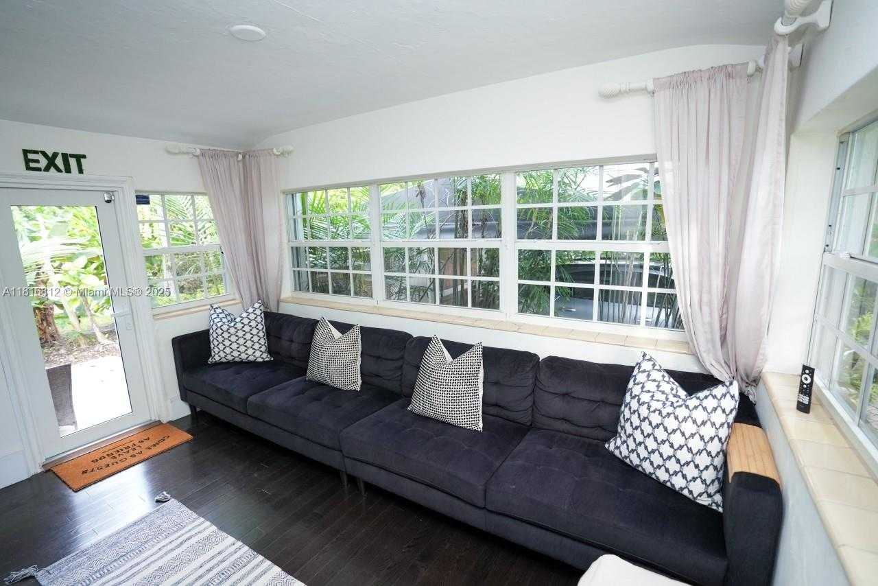 Small Image of 1329 TYLER ST, Hollywood Number 14