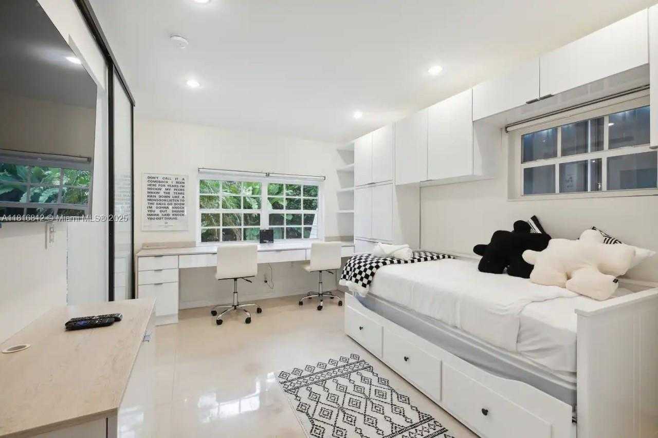 Small Image of 1329 TYLER ST, Hollywood Number 17