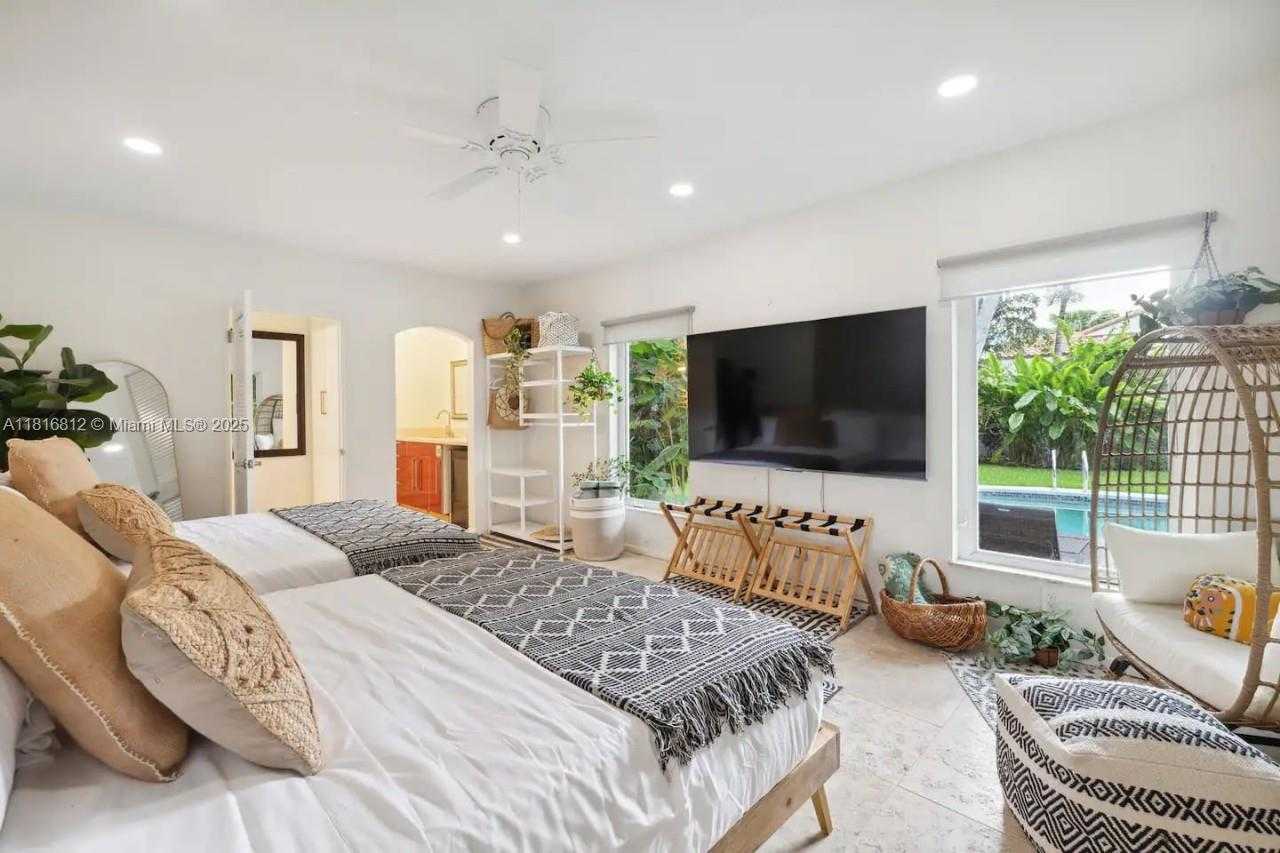 Small Image of 1329 TYLER ST, Hollywood Number 19