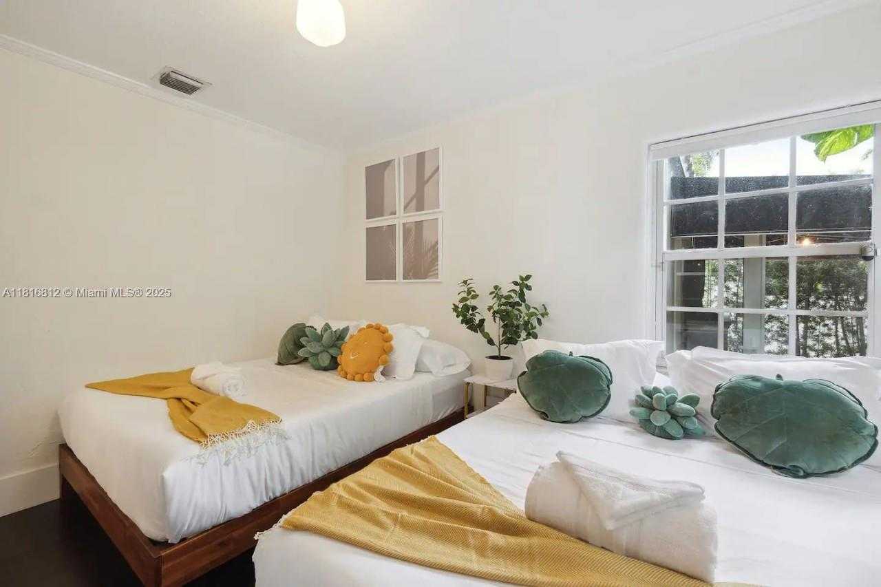 Small Image of 1329 TYLER ST, Hollywood Number 22