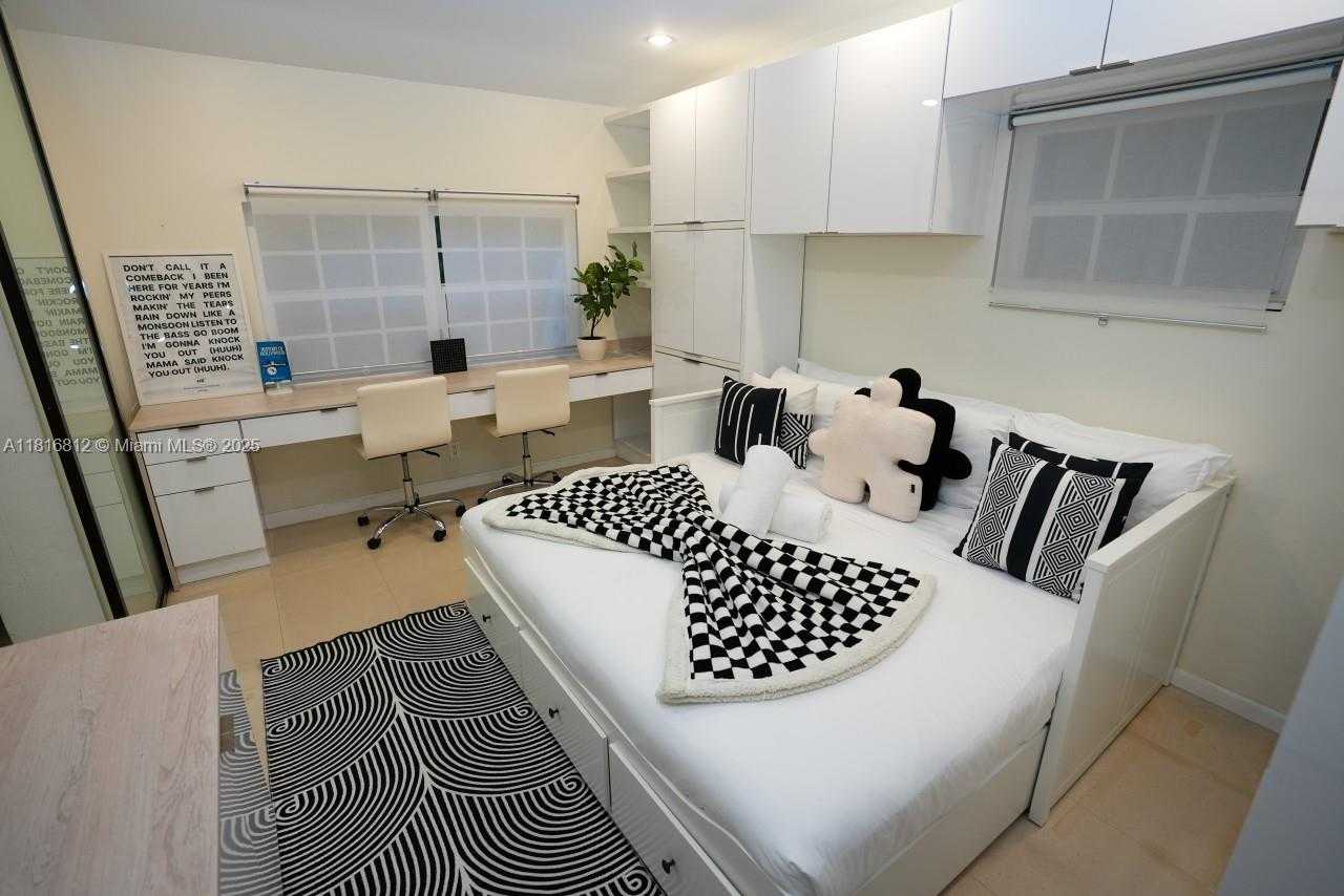 Small Image of 1329 TYLER ST, Hollywood Number 25