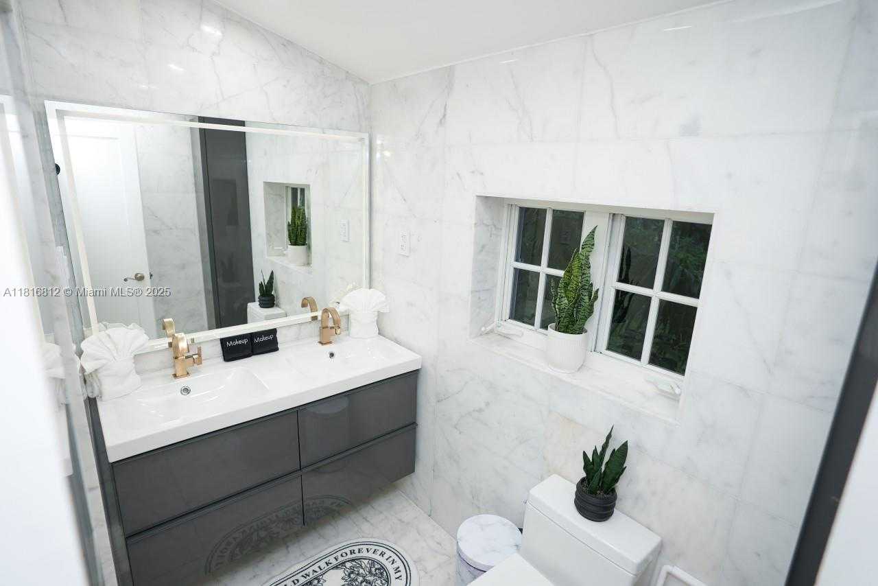 Small Image of 1329 TYLER ST, Hollywood Number 30