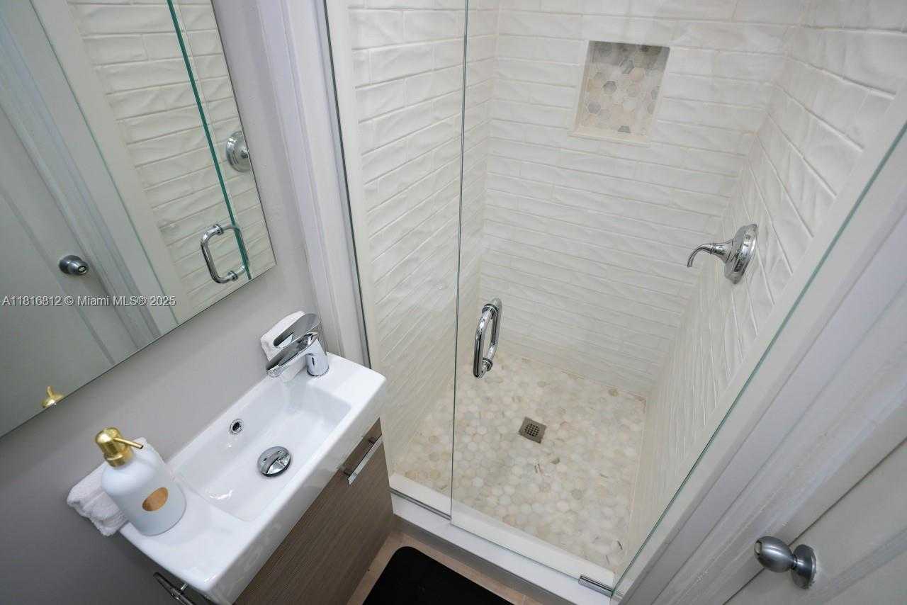 Small Image of 1329 TYLER ST, Hollywood Number 31