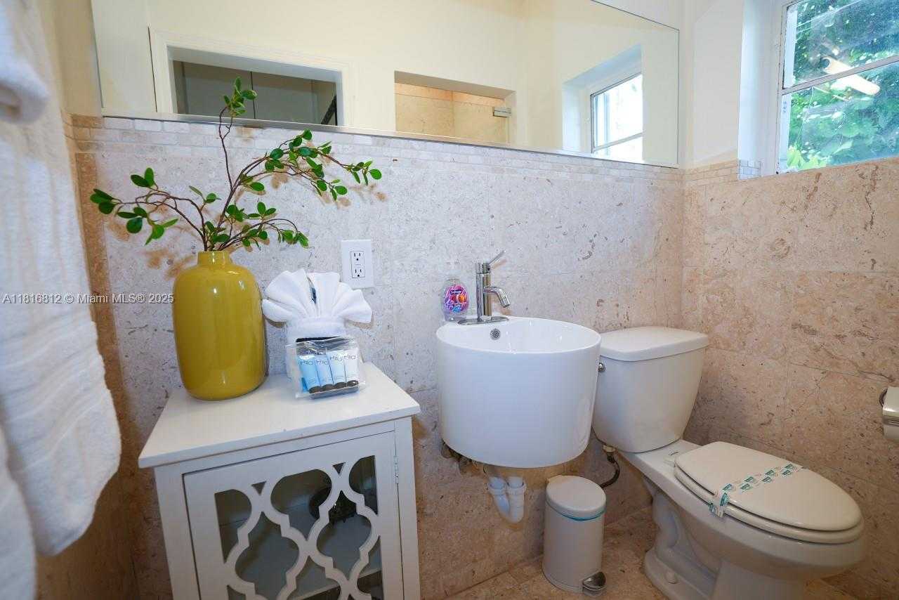 Small Image of 1329 TYLER ST, Hollywood Number 33