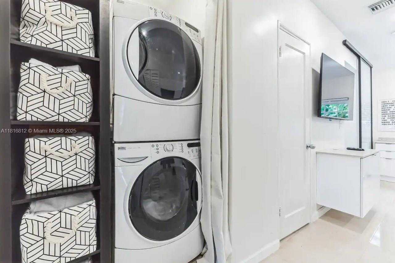 Small Image of 1329 TYLER ST, Hollywood Number 35