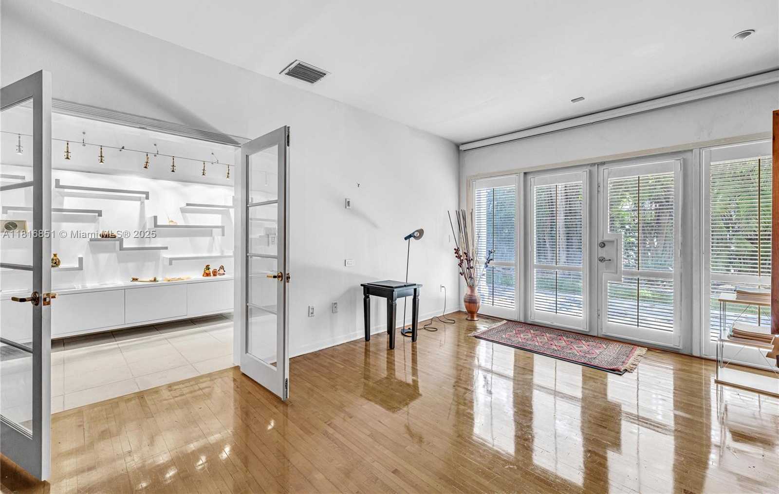 Small Image of 923 CATALONIA AVE, Coral Gables Number 12