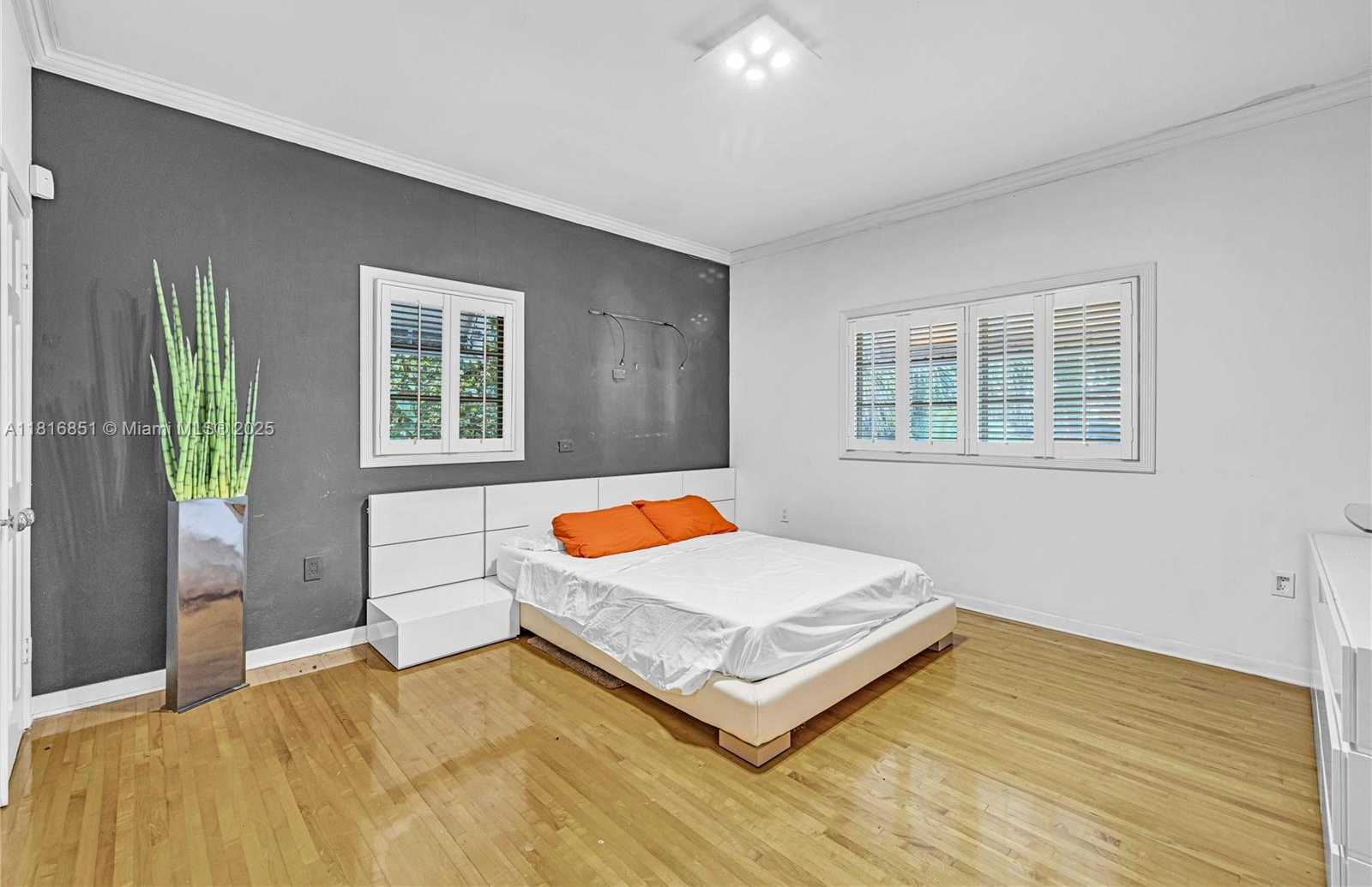 Small Image of 923 CATALONIA AVE, Coral Gables Number 16