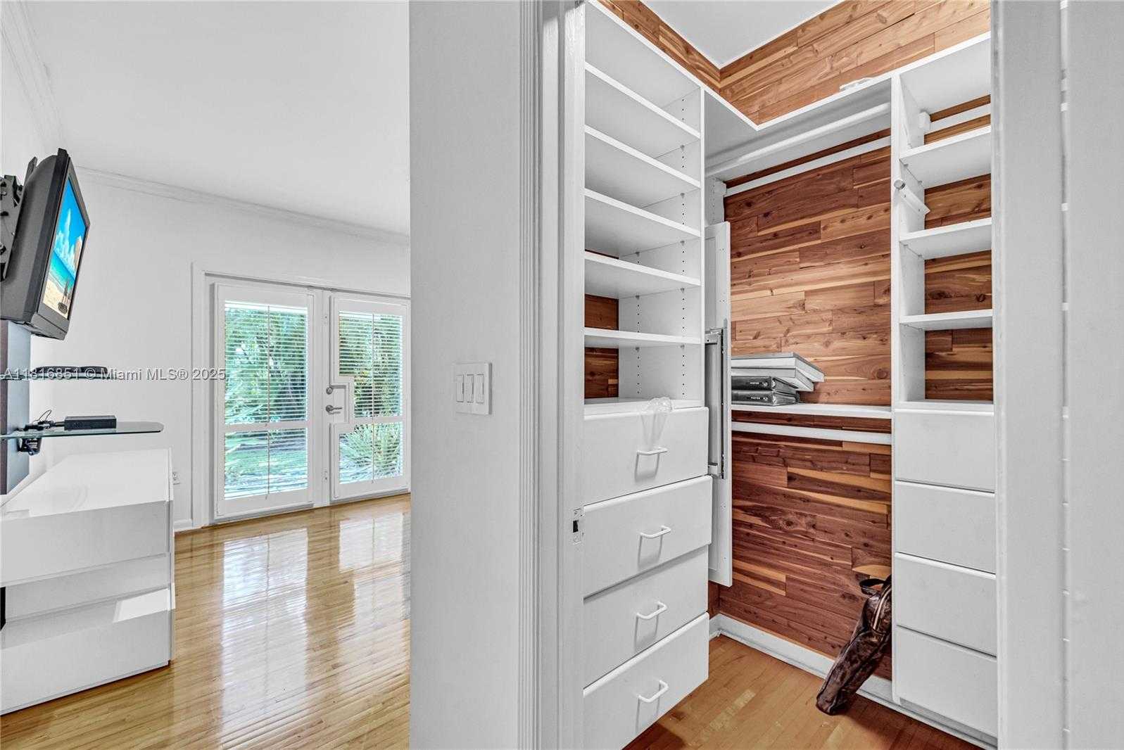 Small Image of 923 CATALONIA AVE, Coral Gables Number 19