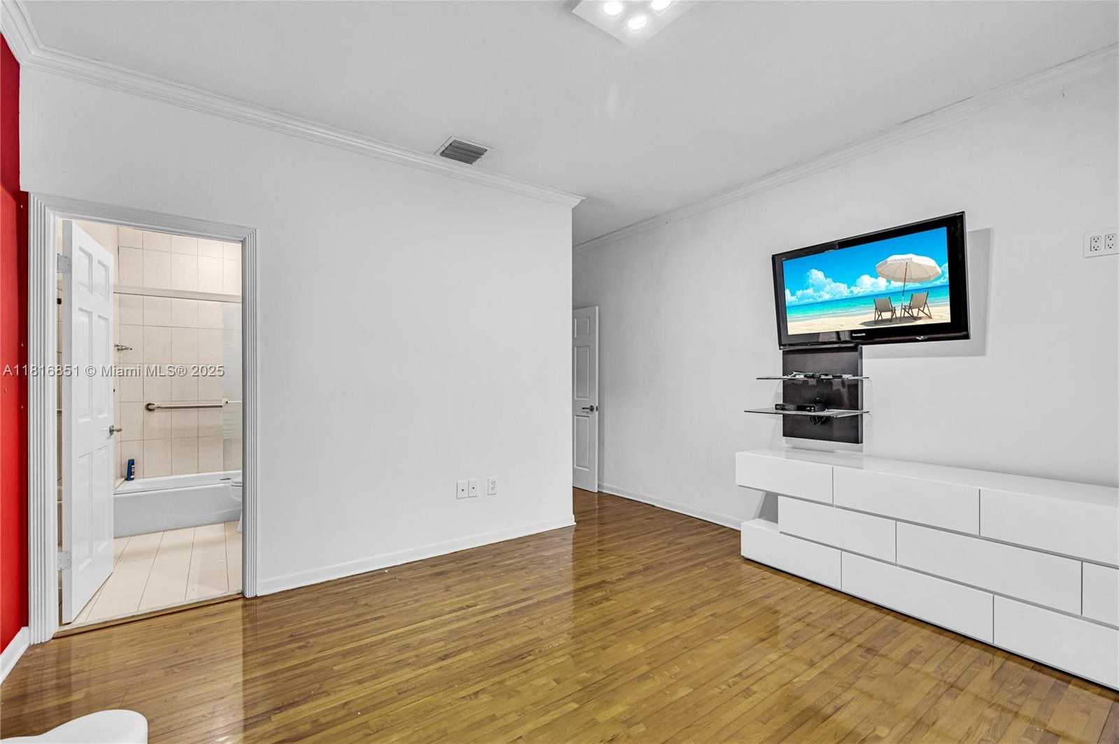Small Image of 923 CATALONIA AVE, Coral Gables Number 21