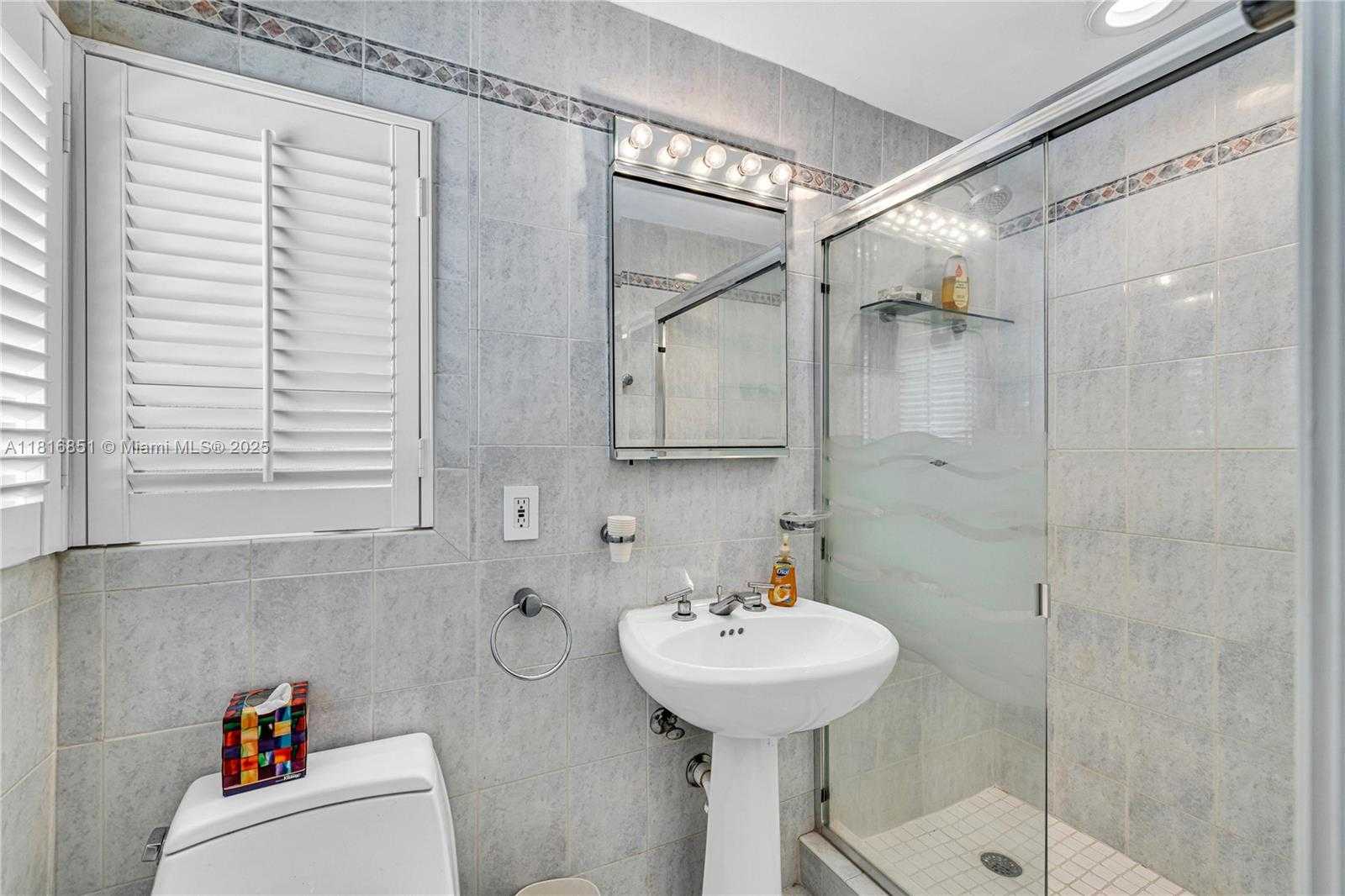 Small Image of 923 CATALONIA AVE, Coral Gables Number 26