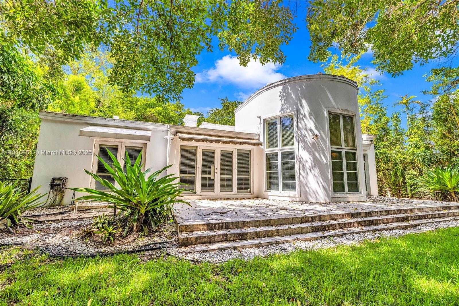 Small Image of 923 CATALONIA AVE, Coral Gables Number 29