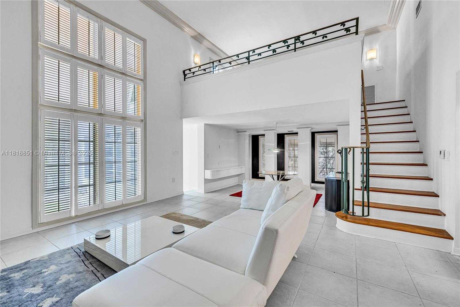 Small Image of 923 CATALONIA AVE, Coral Gables Number 4