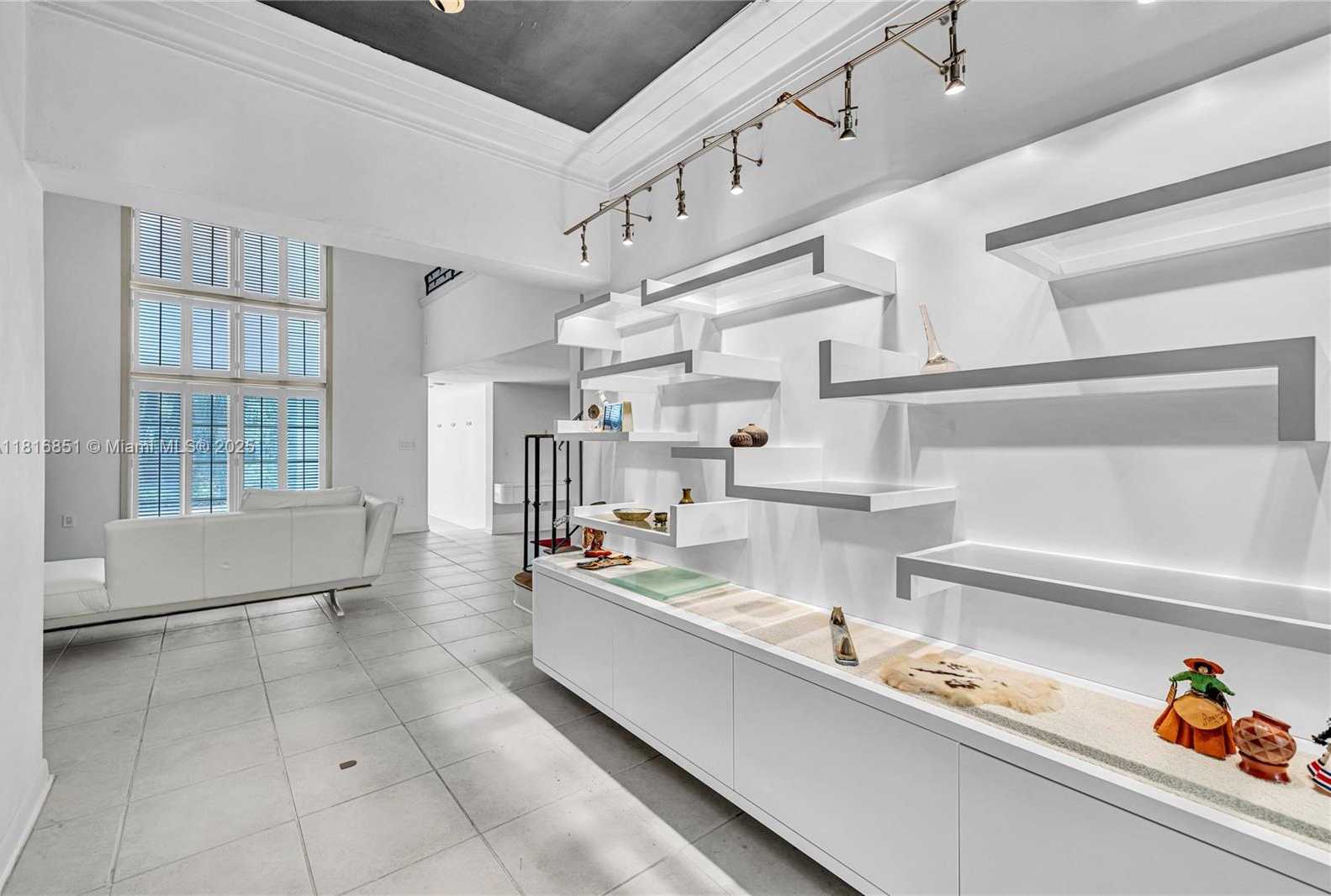 Small Image of 923 CATALONIA AVE, Coral Gables Number 9