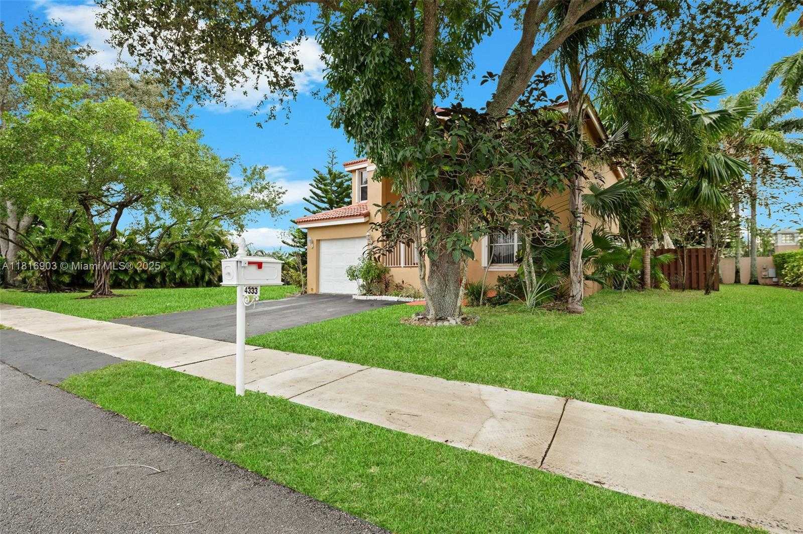Small Image of 4333 SOUTH WEST 84TH TER, Davie Number 10