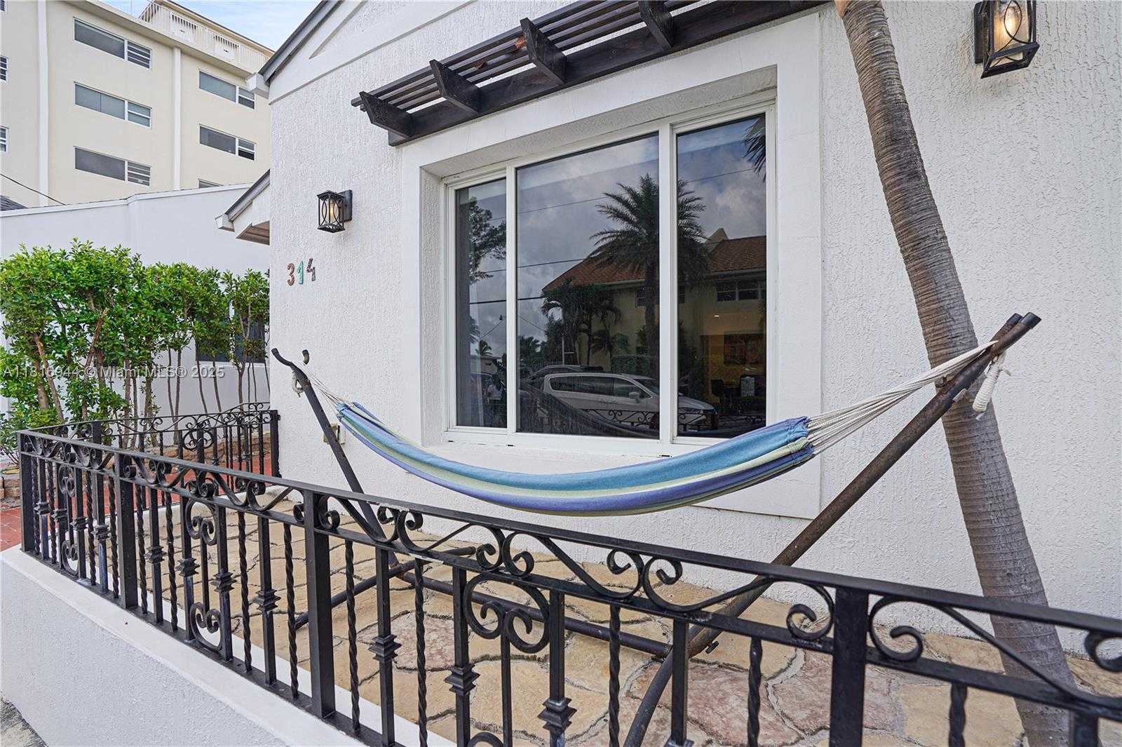 Small Image of 314 OREGON ST, Hollywood Number 11