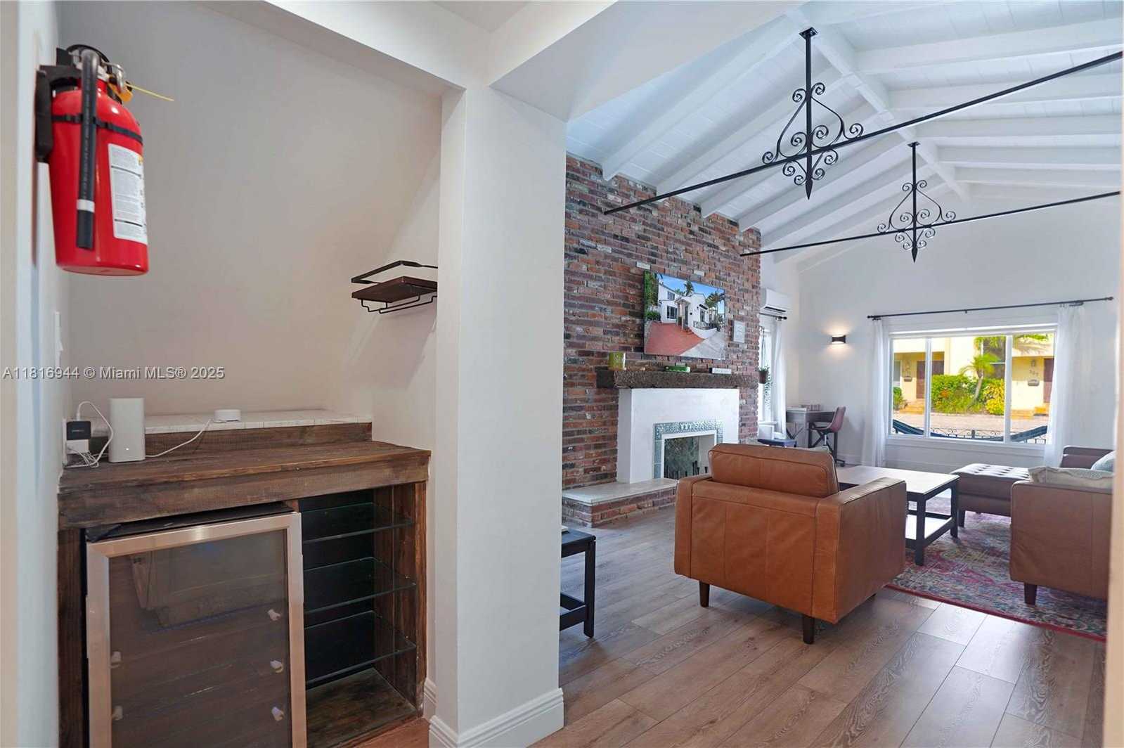 Small Image of 314 OREGON ST, Hollywood Number 35