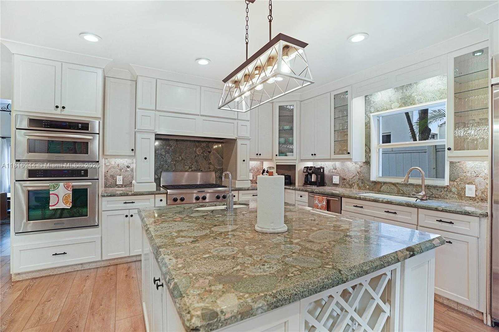 Small Image of 314 OREGON ST, Hollywood Number 5