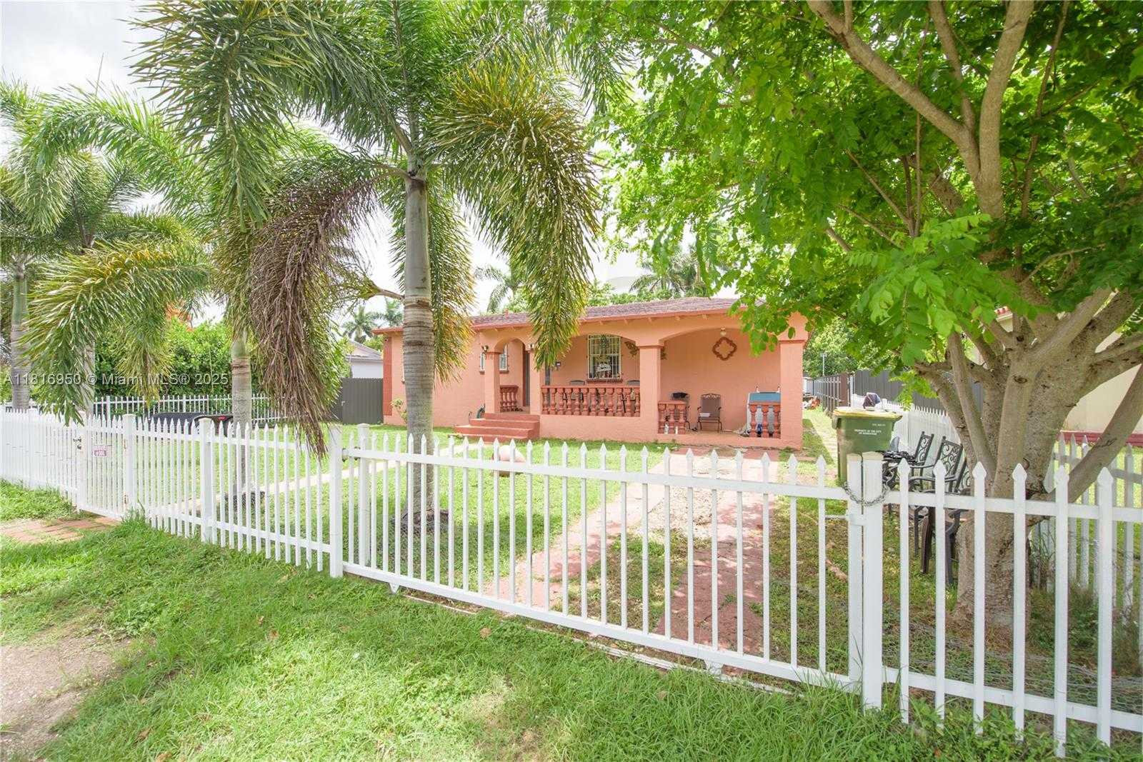 Small Image of 916 NORTH WEST 3RD AVE, Homestead Number 2