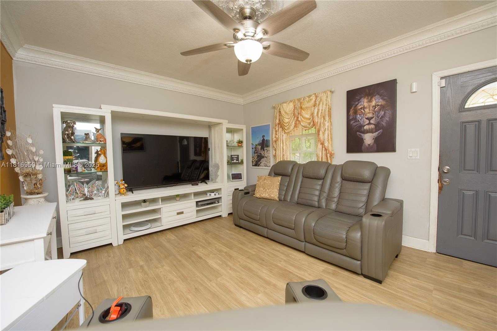 Small Image of 916 NORTH WEST 3RD AVE, Homestead Number 4