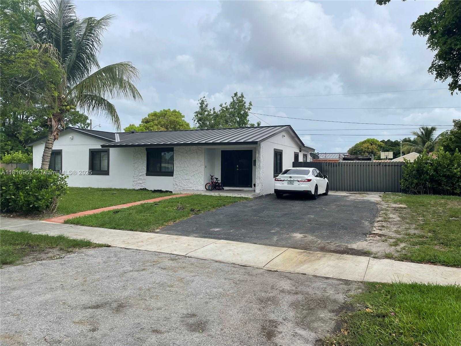 Small Image of 16 NORTH WEST 207TH ST, Miami Gardens Number 4