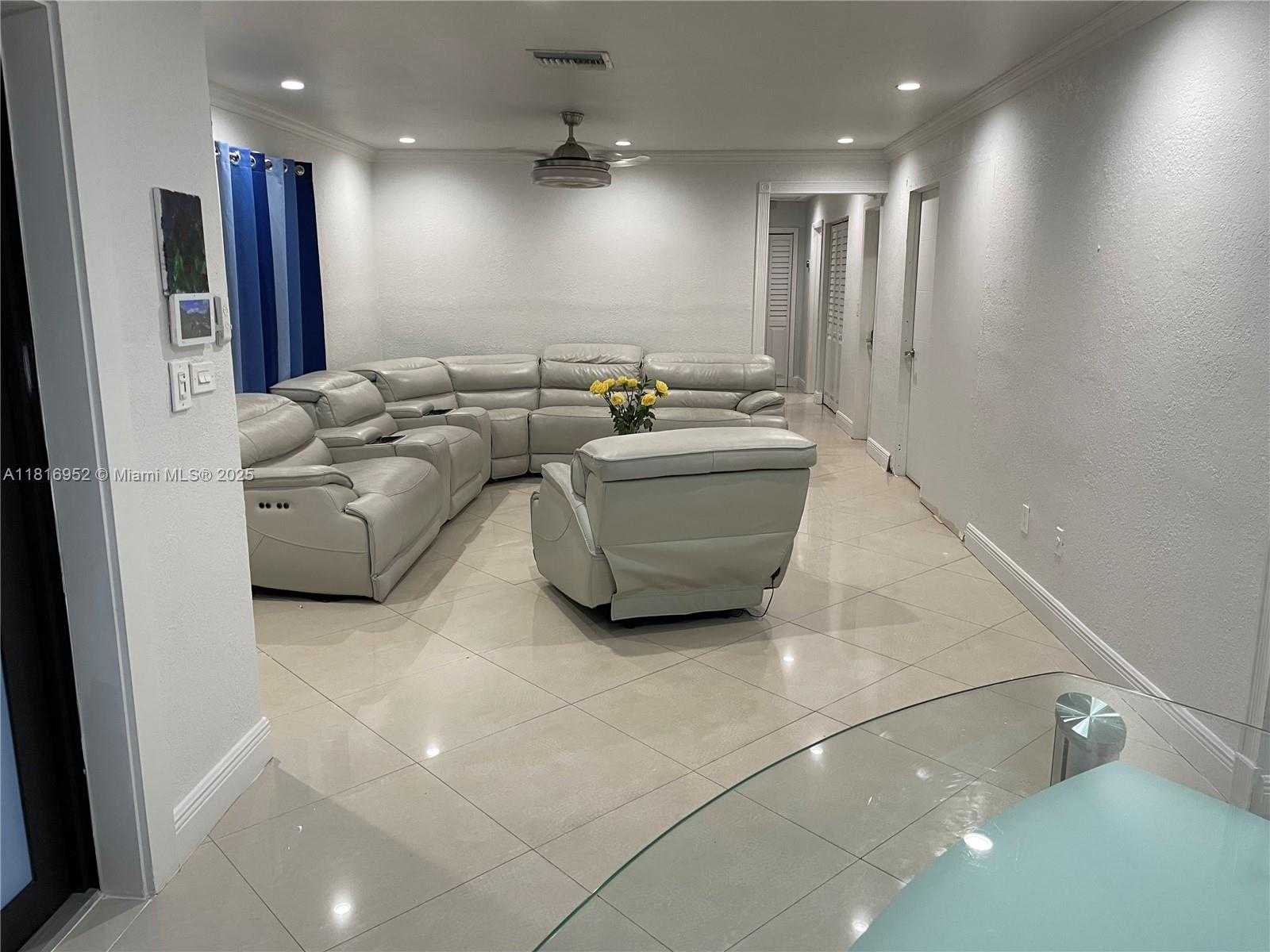 Small Image of 16 NORTH WEST 207TH ST, Miami Gardens Number 9
