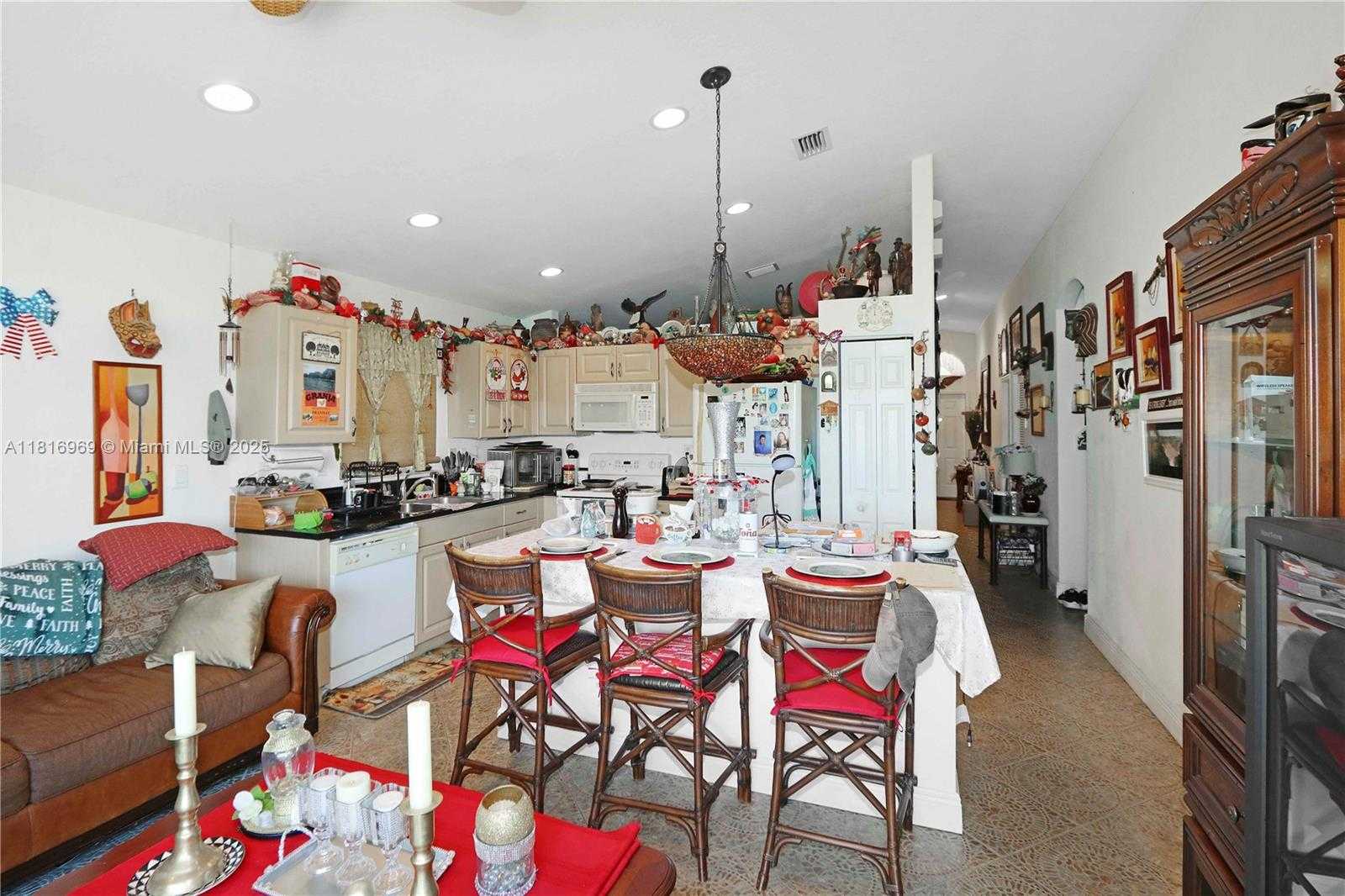 Small Image of 1585 SOUTH EAST 20TH RD, Homestead Number 4
