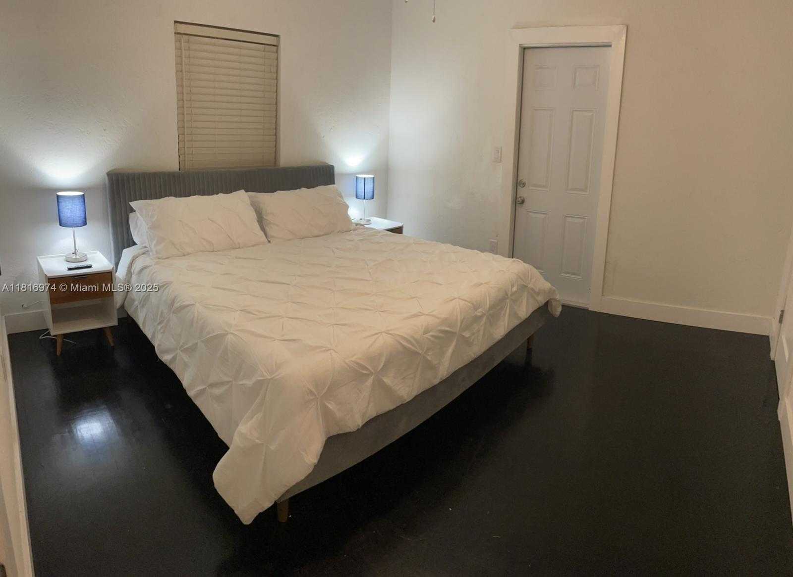 Small Image of 1955 WASHINGTON ST, Hollywood Number 11