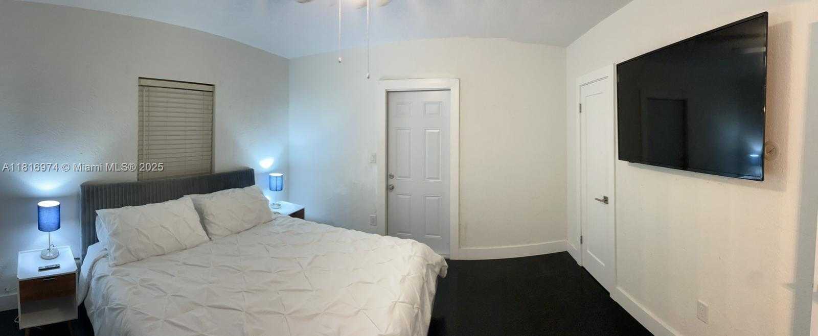 Small Image of 1955 WASHINGTON ST, Hollywood Number 13