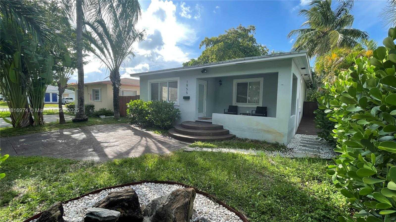 Small Image of 1955 WASHINGTON ST, Hollywood Number 22