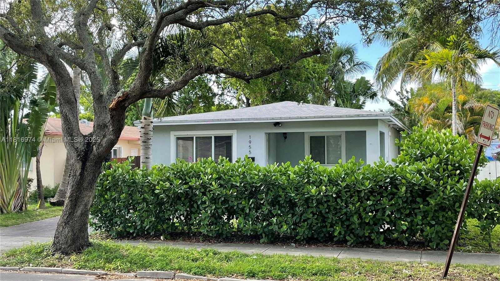 Small Image of 1955 WASHINGTON ST, Hollywood Number 23