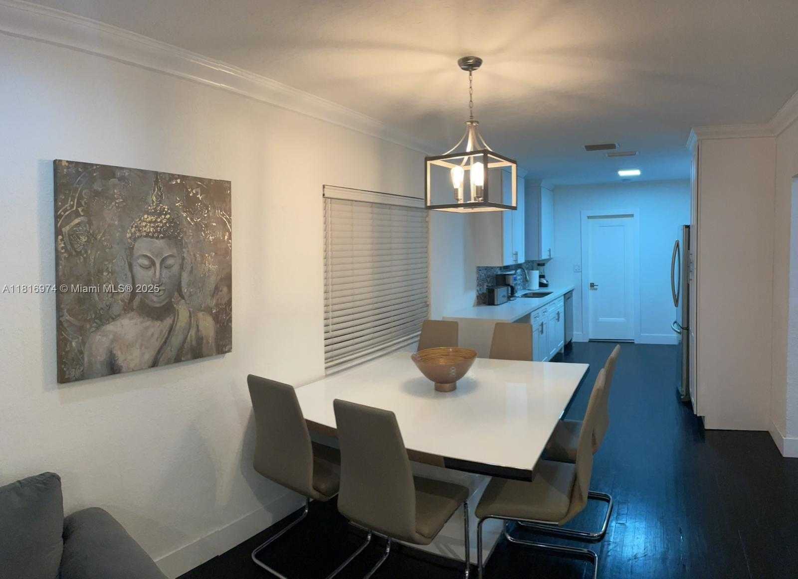 Small Image of 1955 WASHINGTON ST, Hollywood Number 3