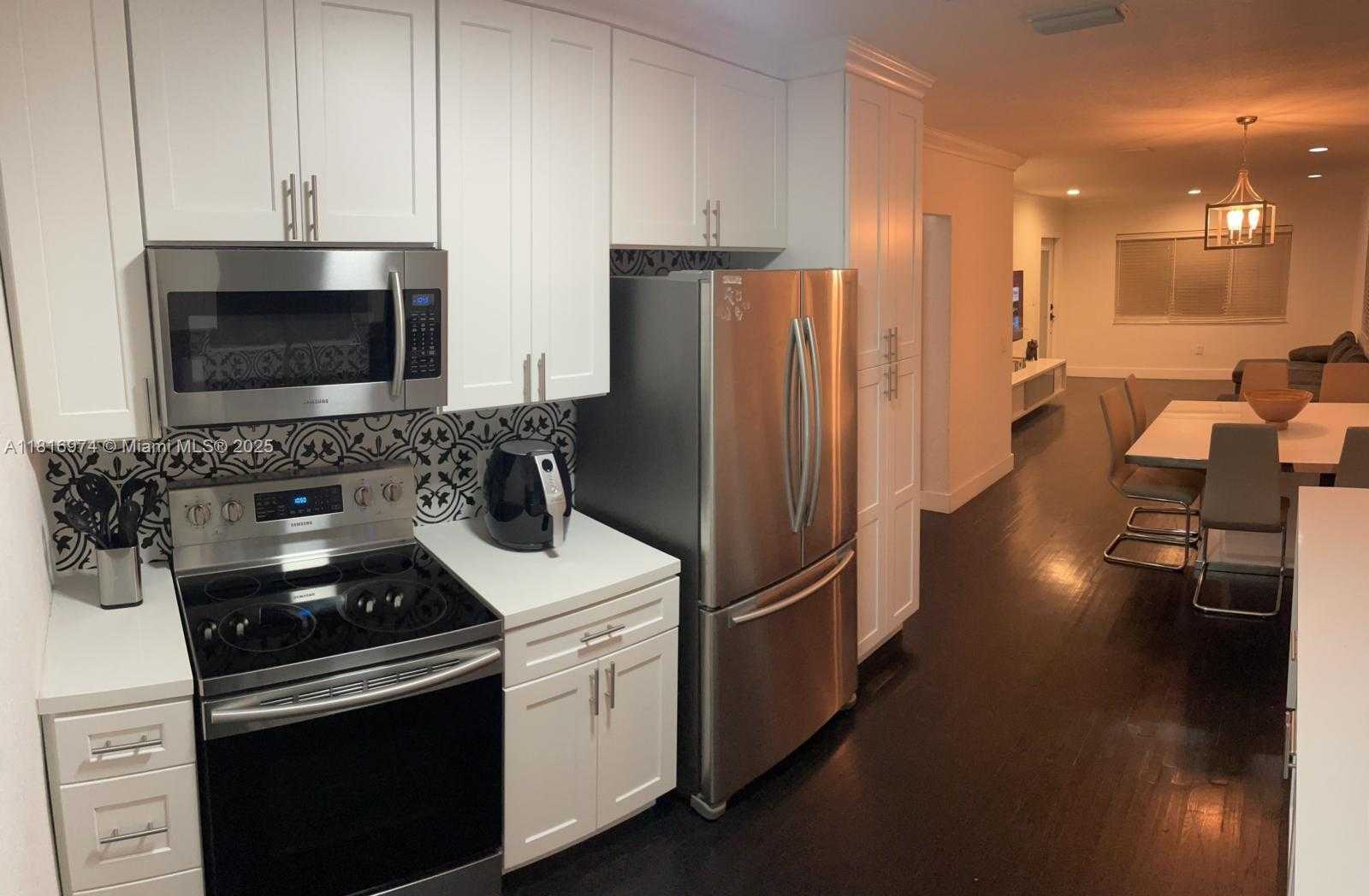 Small Image of 1955 WASHINGTON ST, Hollywood Number 6