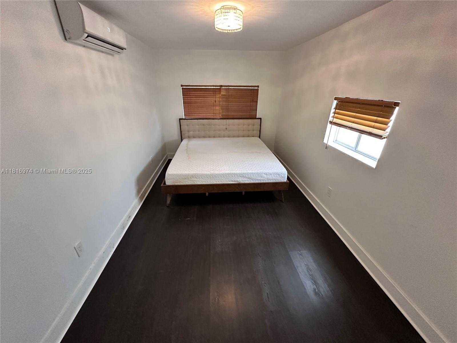 Small Image of 1955 WASHINGTON ST, Hollywood Number 9