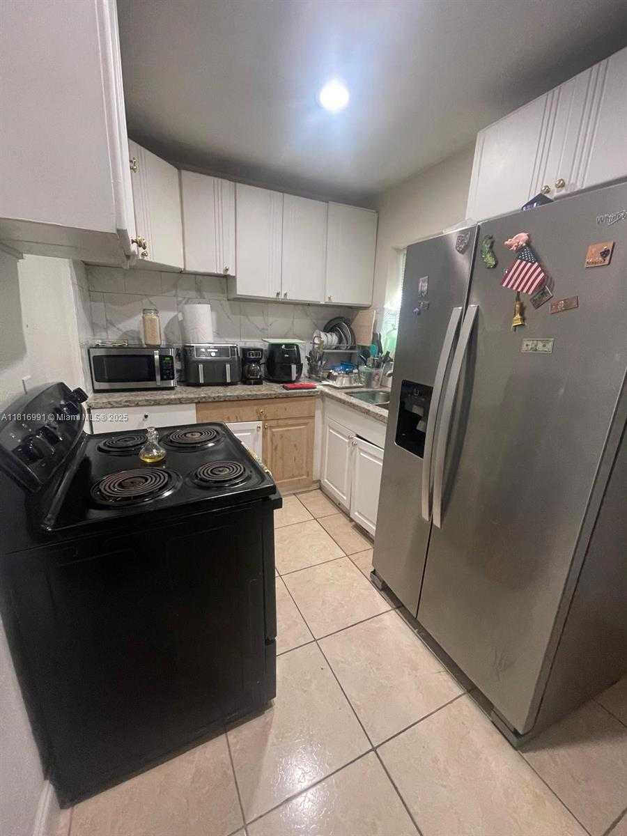 Small Image of 451 EAST DAYTON CIR, Fort Lauderdale Number 10