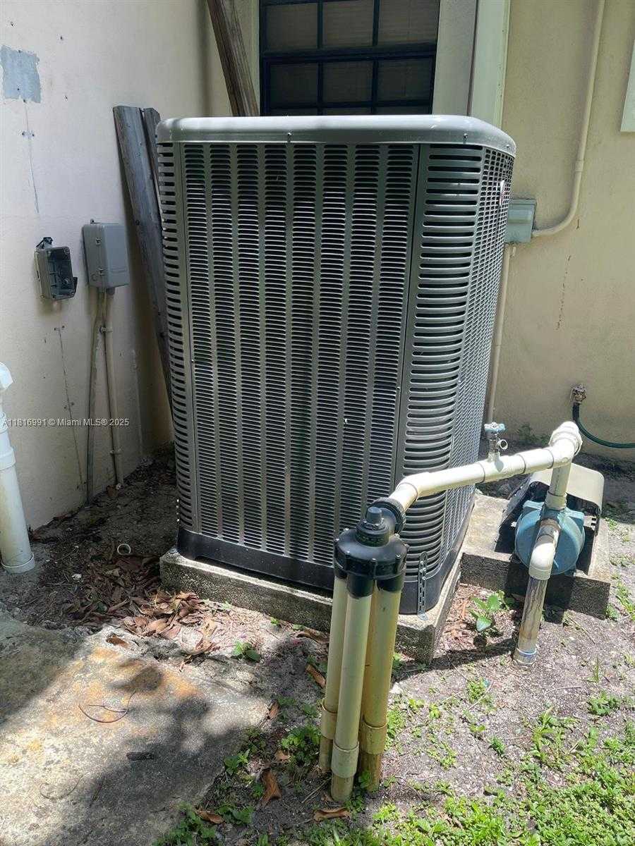 Small Image of 451 EAST DAYTON CIR, Fort Lauderdale Number 15