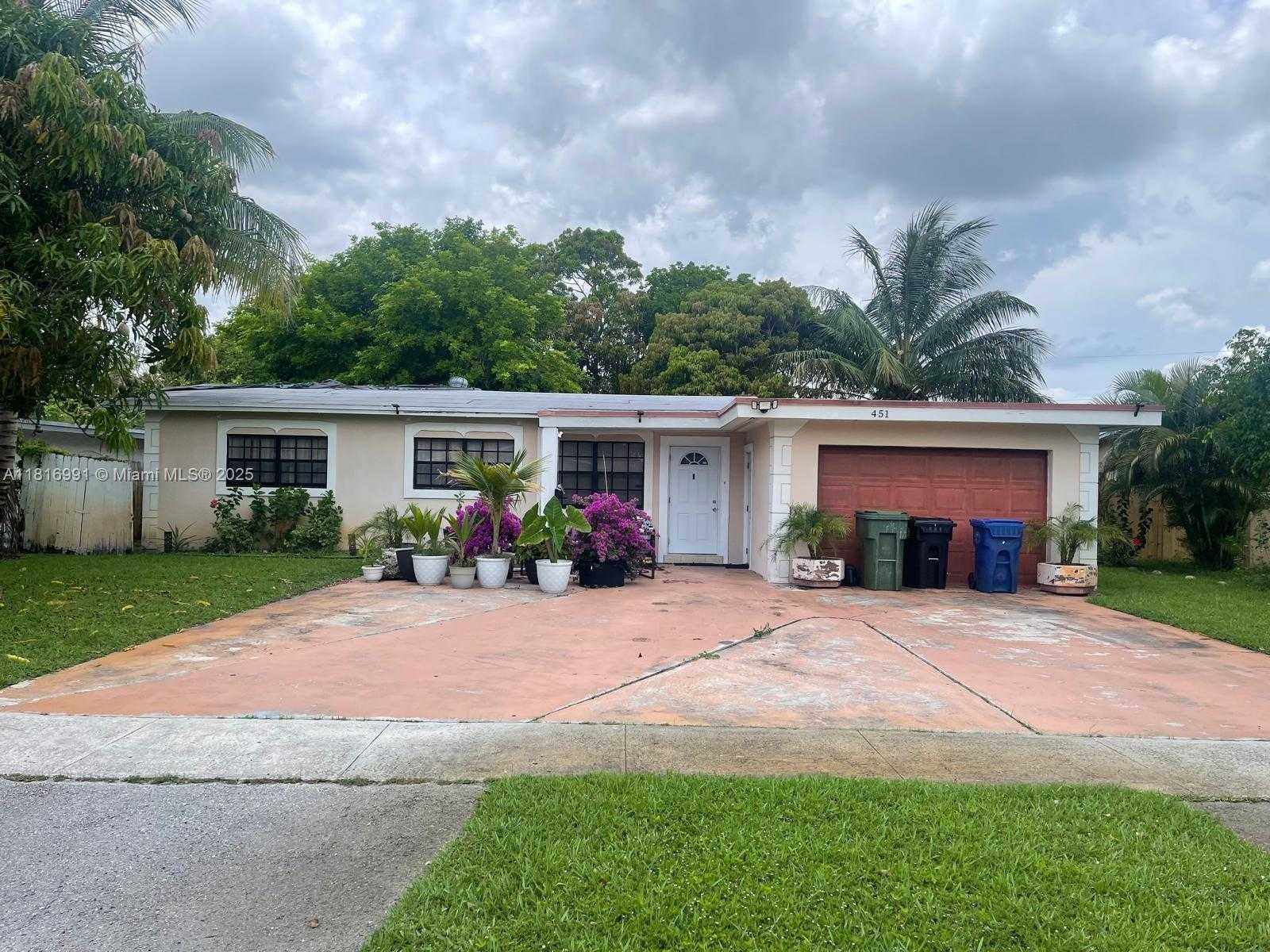 Small Image of 451 EAST DAYTON CIR, Fort Lauderdale Number 2