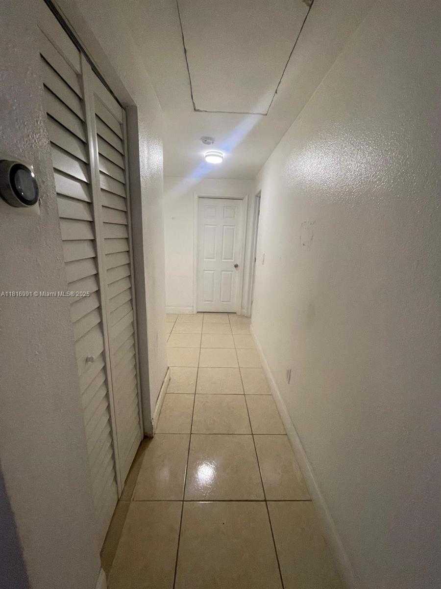Small Image of 451 EAST DAYTON CIR, Fort Lauderdale Number 8
