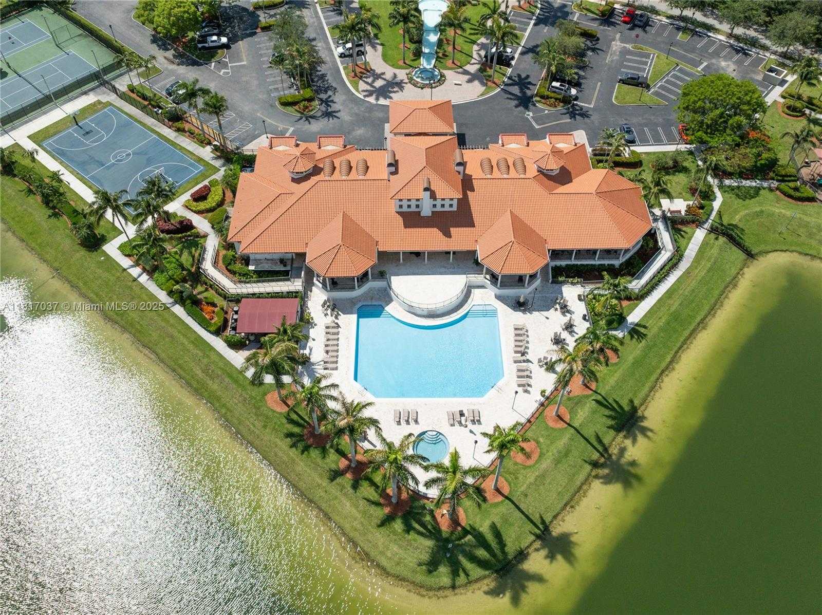 Small Image of 7665 SOUTH WEST 193RD LN, Cutler Bay Number 35
