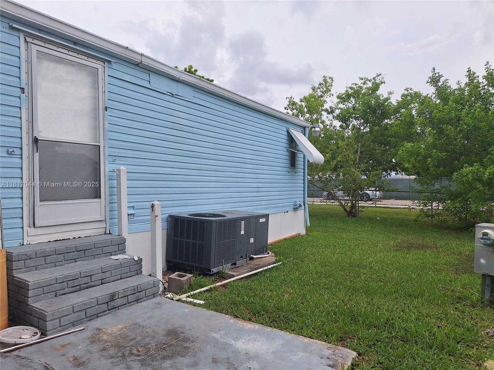 Small Image of 35303 SOUTH WEST 180TH AVE LOT 347, Homestead Number 5