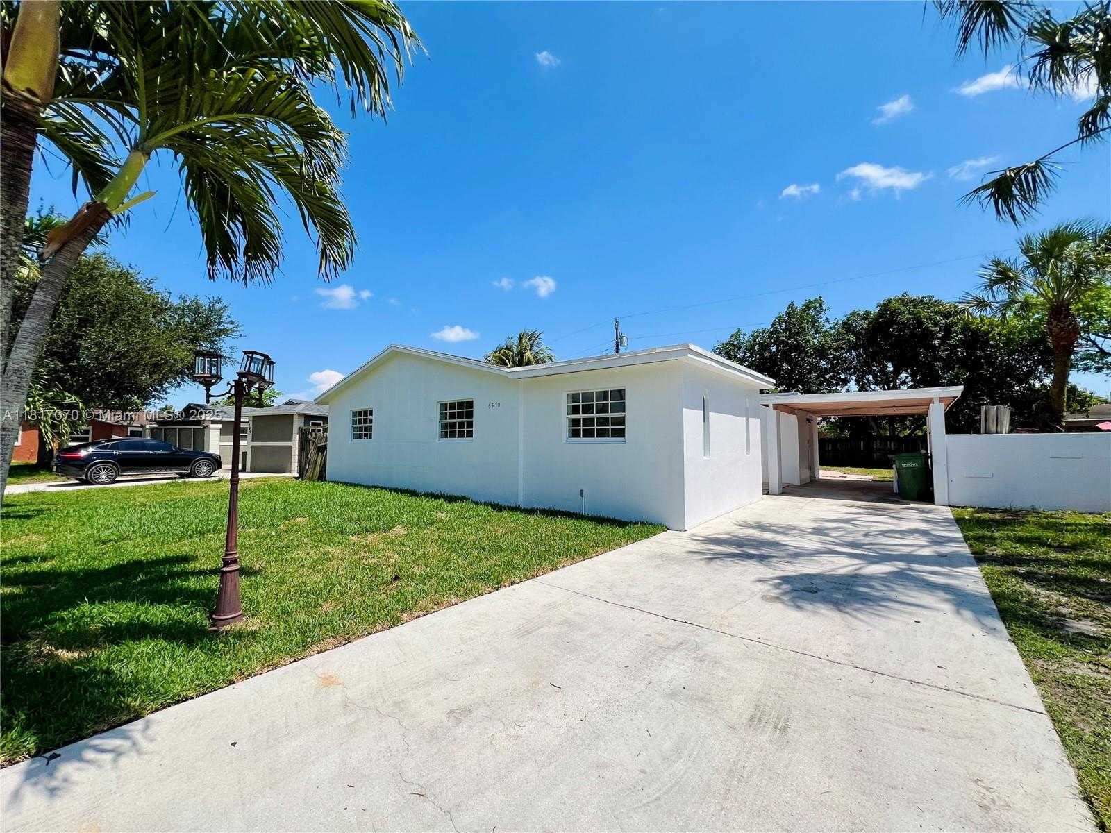 Small Image of 6570 NORTH WEST 6TH CT, Margate Number 2