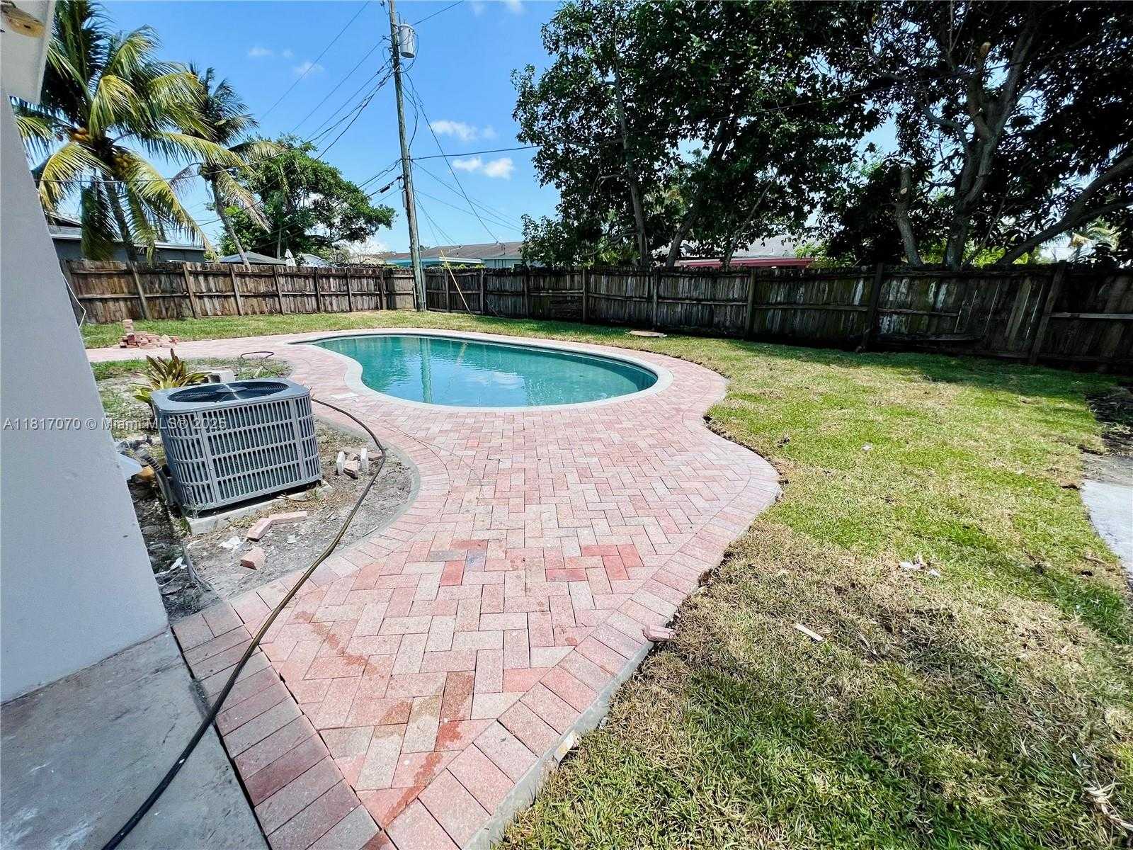 Small Image of 6570 NORTH WEST 6TH CT, Margate Number 3